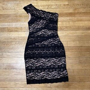 Nikibiki Dress Women’s Size M Lace Floral Mini Body on One Shoulder Party